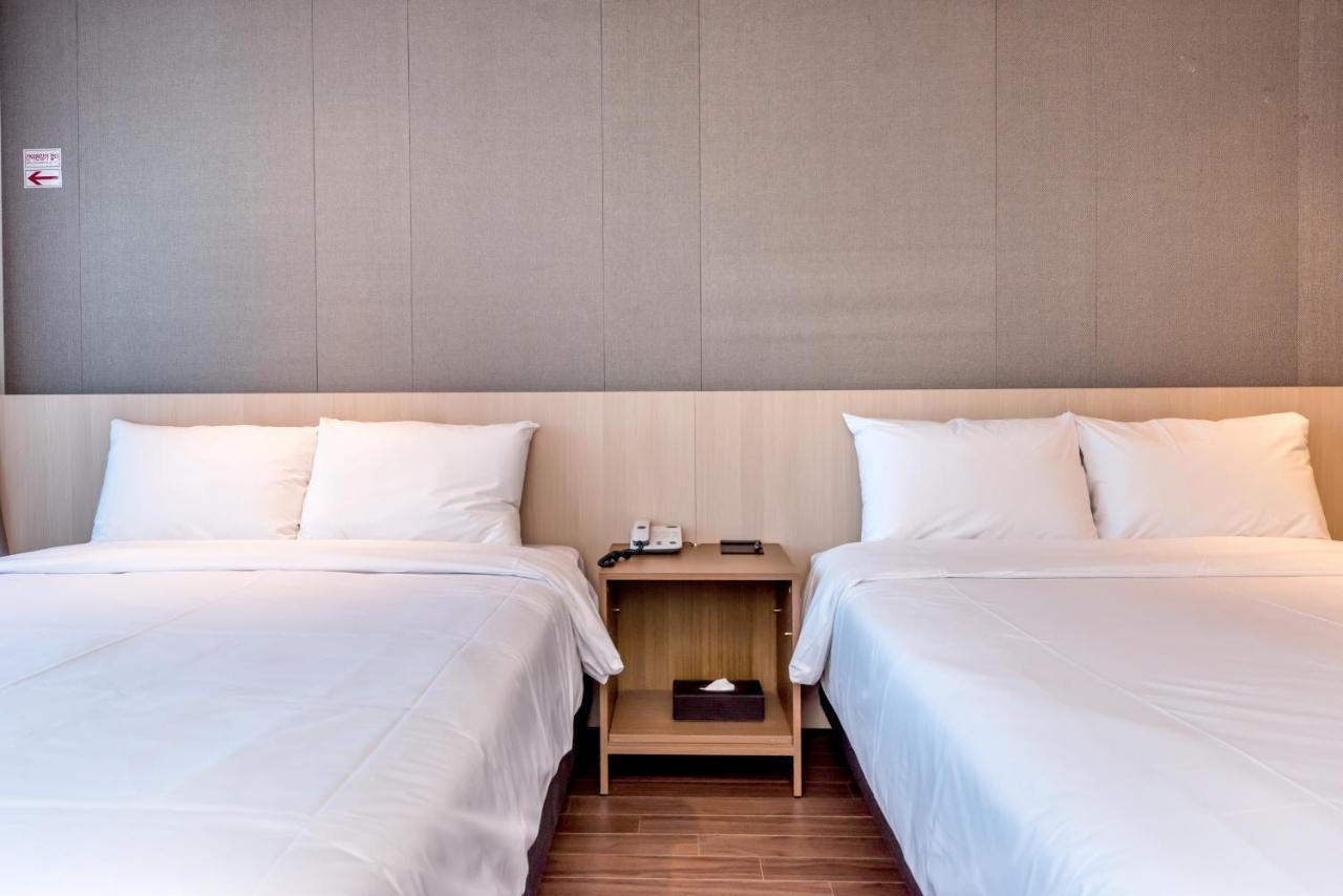 The First70 Hotel Seogwipo Dış mekan fotoğraf