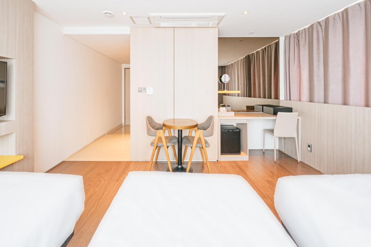 The First70 Hotel Seogwipo Dış mekan fotoğraf