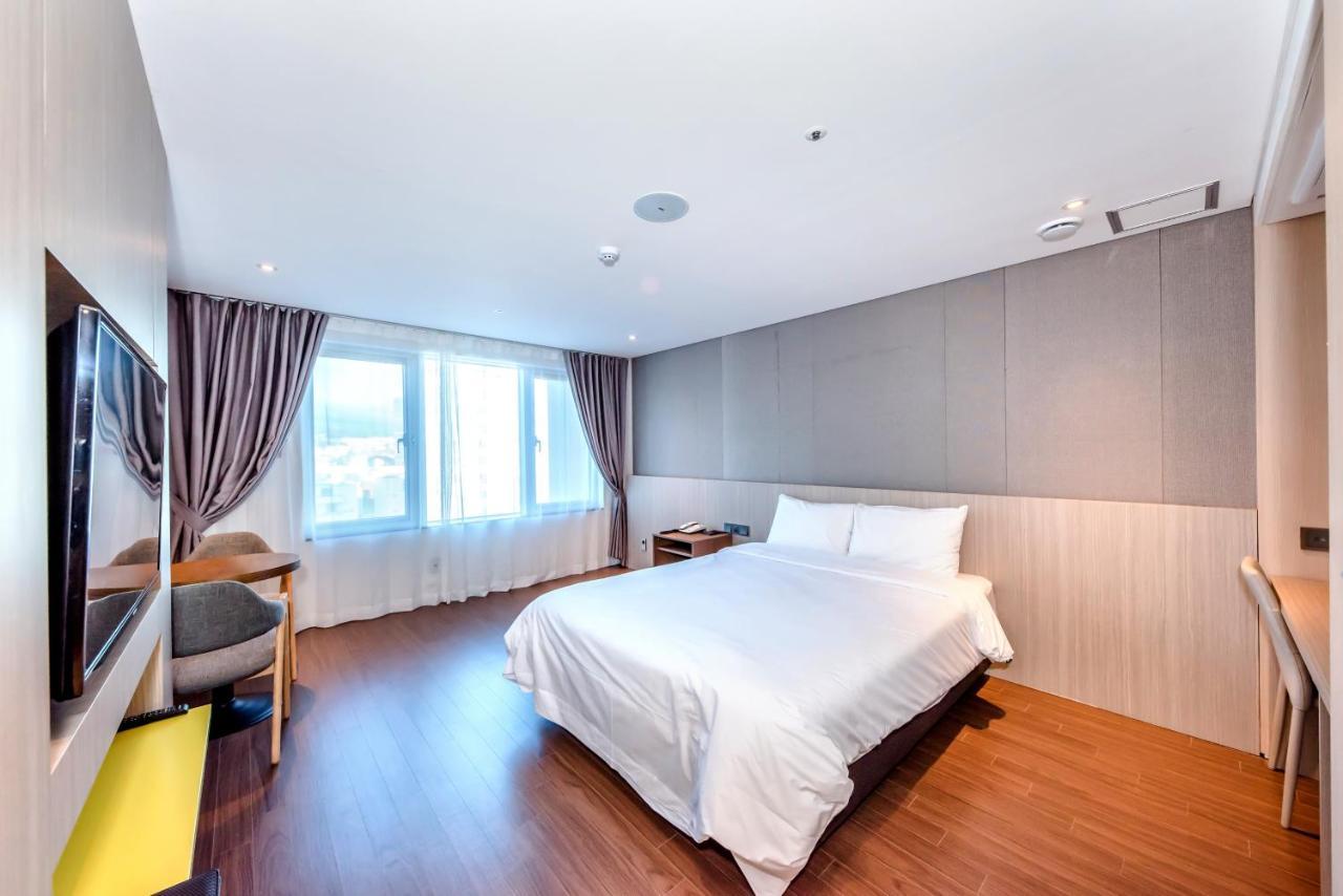 The First70 Hotel Seogwipo Dış mekan fotoğraf