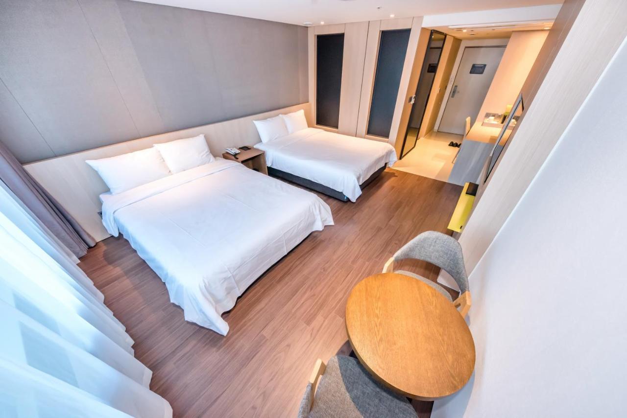 The First70 Hotel Seogwipo Dış mekan fotoğraf