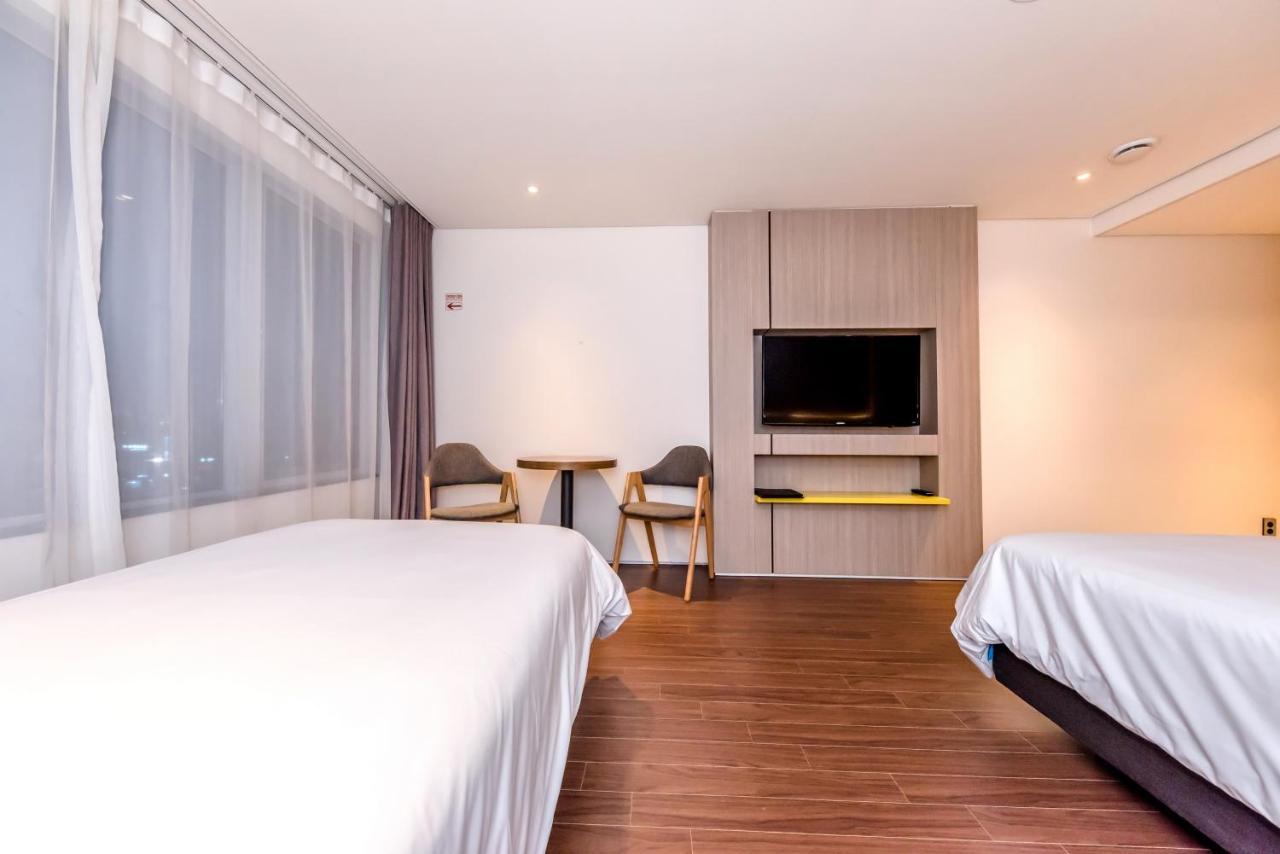 The First70 Hotel Seogwipo Dış mekan fotoğraf